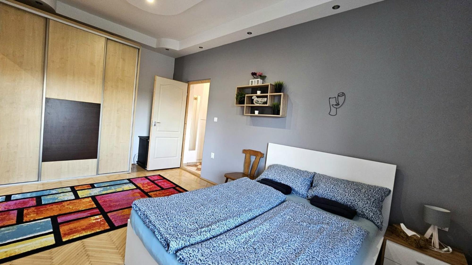 Lovely Central Apartment With Free Parking, Koezponthoz Koezeli 3 Szobas Lakas Дьєр Екстер'єр фото