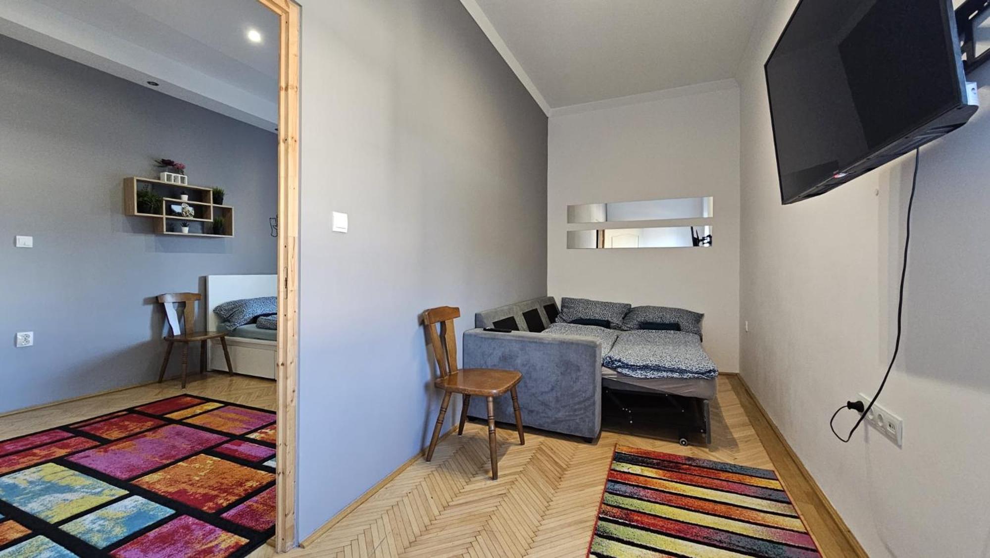 Lovely Central Apartment With Free Parking, Koezponthoz Koezeli 3 Szobas Lakas Дьєр Екстер'єр фото