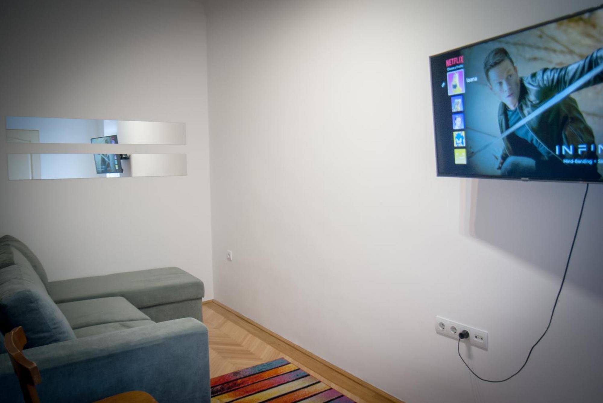 Lovely Central Apartment With Free Parking, Koezponthoz Koezeli 3 Szobas Lakas Дьєр Екстер'єр фото