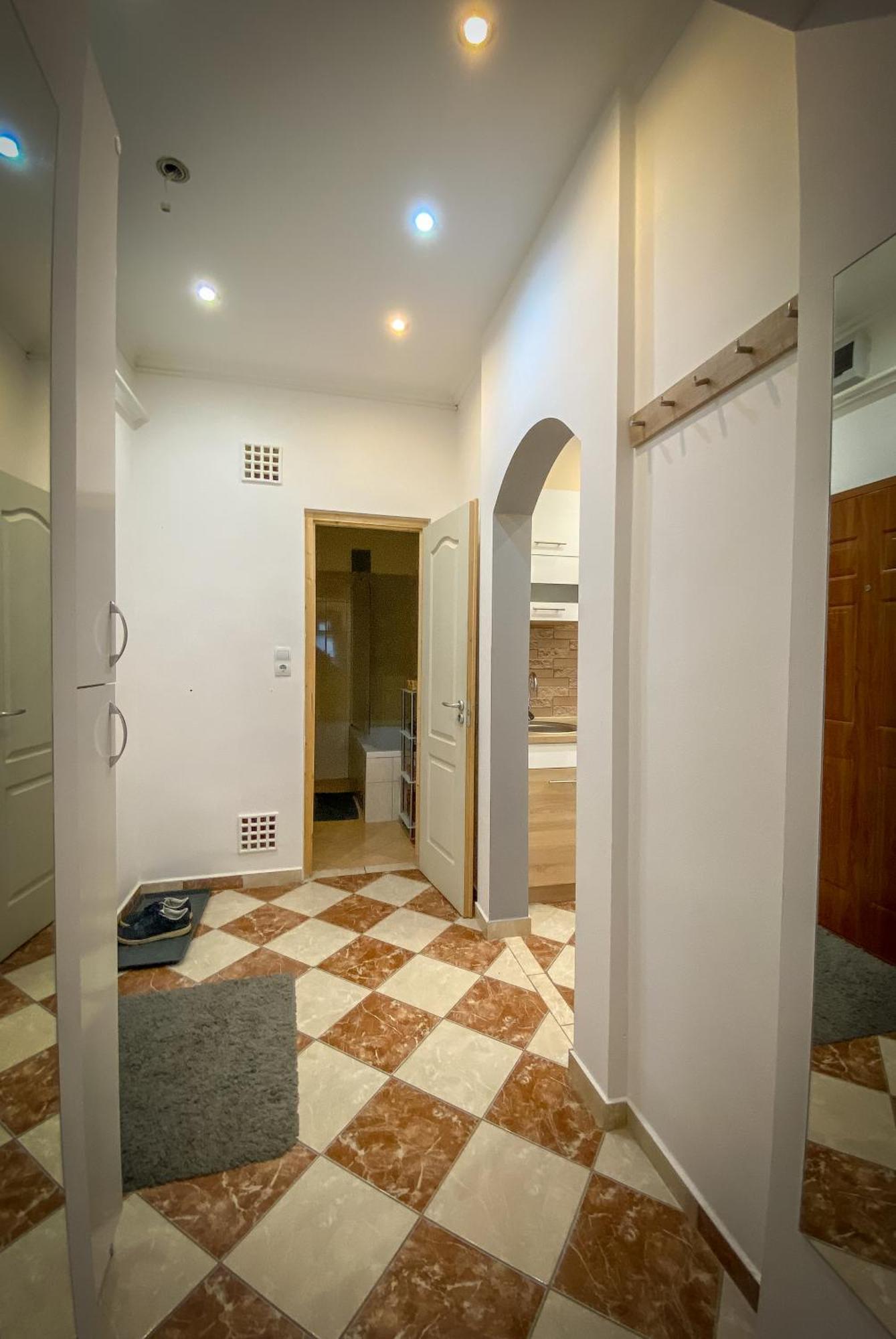 Lovely Central Apartment With Free Parking, Koezponthoz Koezeli 3 Szobas Lakas Дьєр Екстер'єр фото