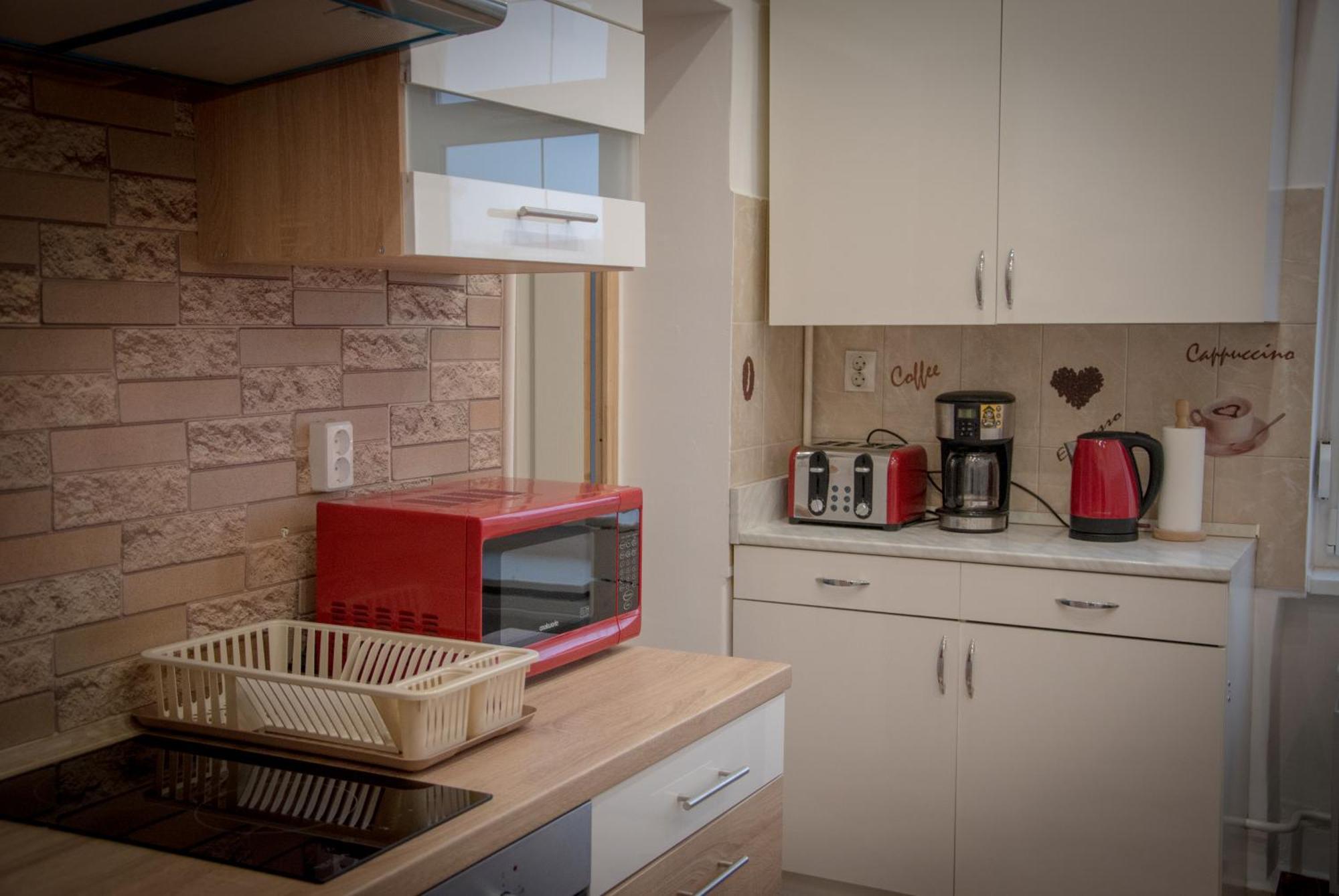 Lovely Central Apartment With Free Parking, Koezponthoz Koezeli 3 Szobas Lakas Дьєр Екстер'єр фото