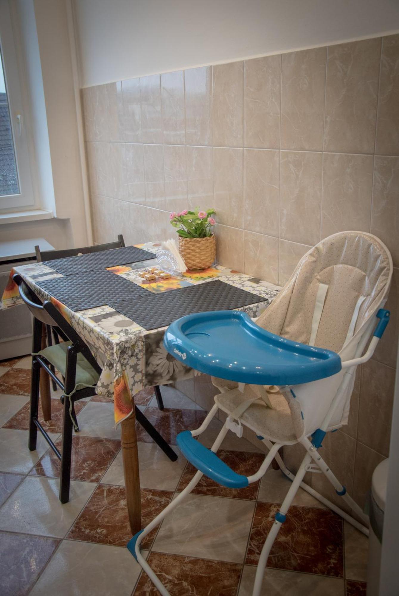 Lovely Central Apartment With Free Parking, Koezponthoz Koezeli 3 Szobas Lakas Дьєр Екстер'єр фото